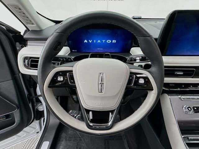 Used 2025 Lincoln Aviator AWD image 11