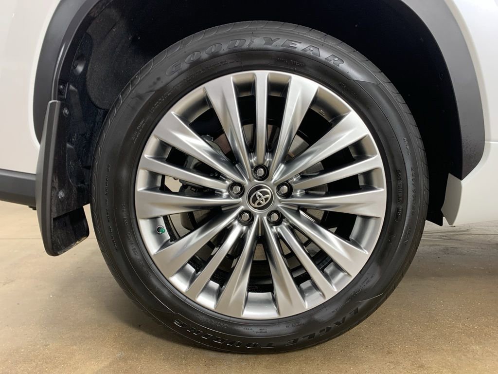 Used 2026 Toyota Highlander Limited image 44