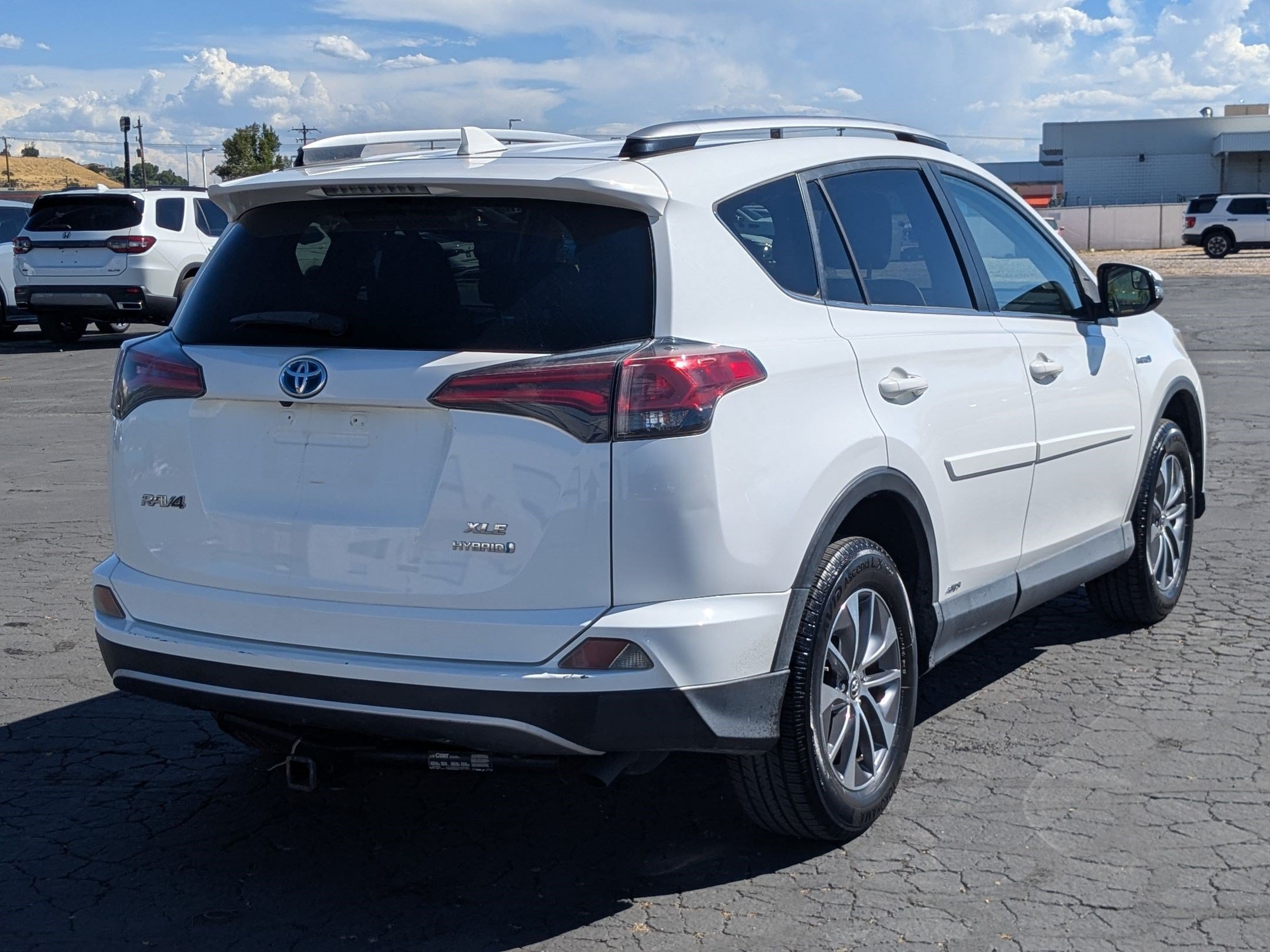 Used 2018 Toyota RAV4 XLE AWD/4WD image 3