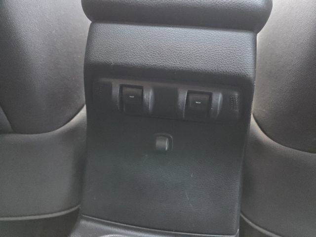 Used 2013 Jeep Wrangler Unlimited Sahara image 12