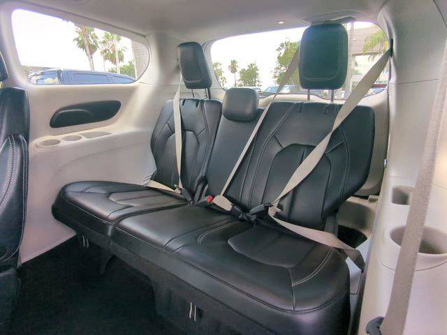 Certified 2023 Chrysler Pacifica Touring-L FWD image 16