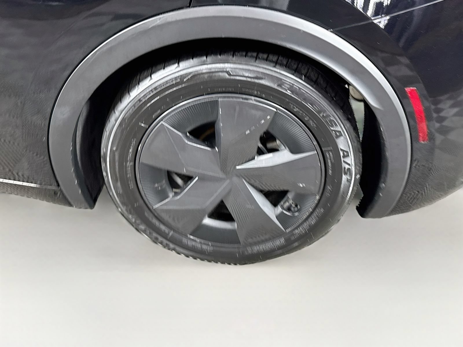 Certified 2025 Toyota Prius LE FWD image 21