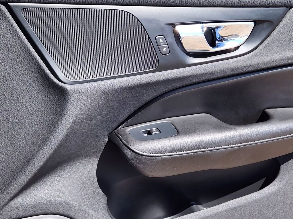 Used 2020 Volvo S60 T6 Momentum w/ Protection Package image 13