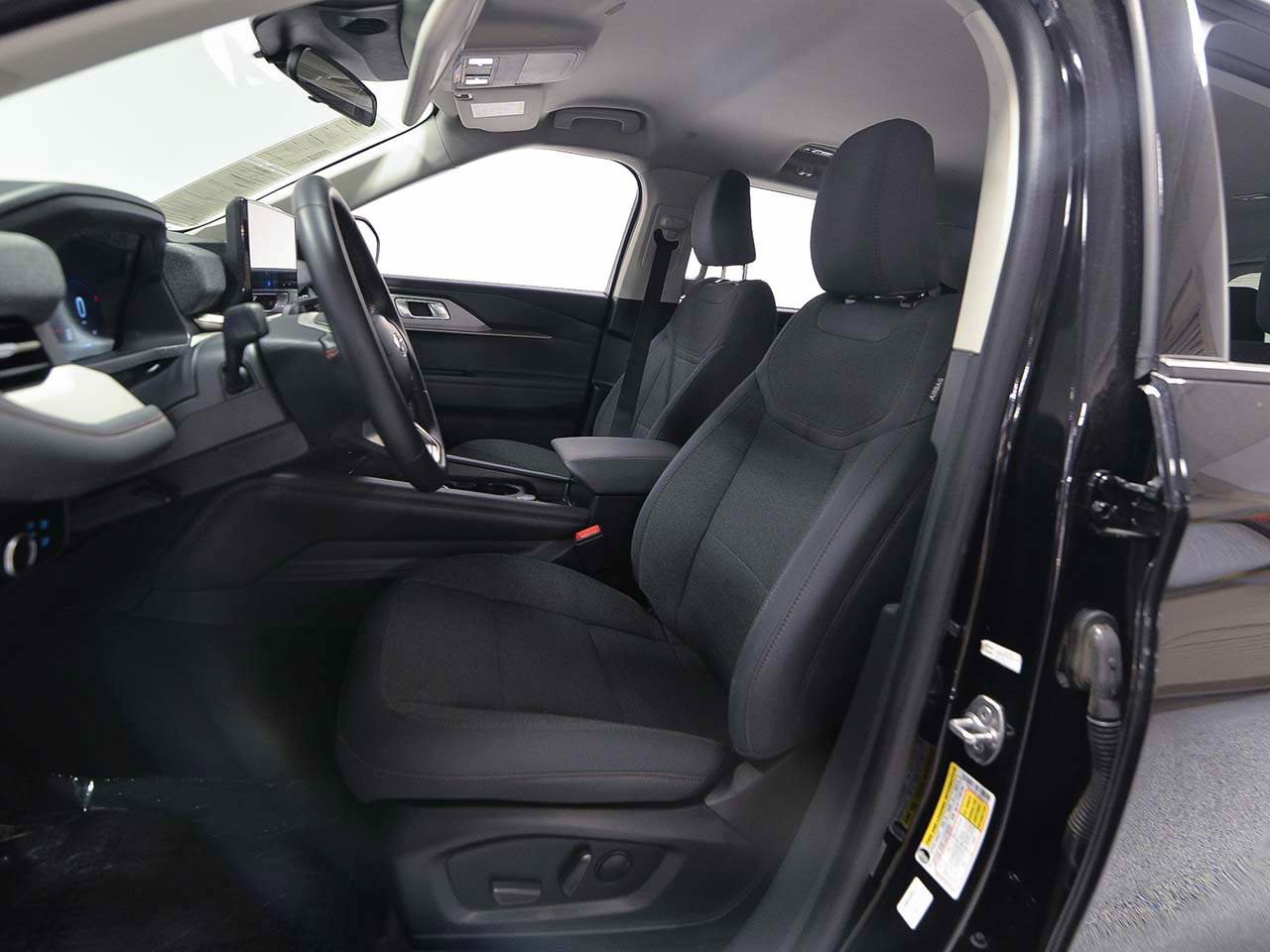 Used 2025 Ford Explorer Active image 8