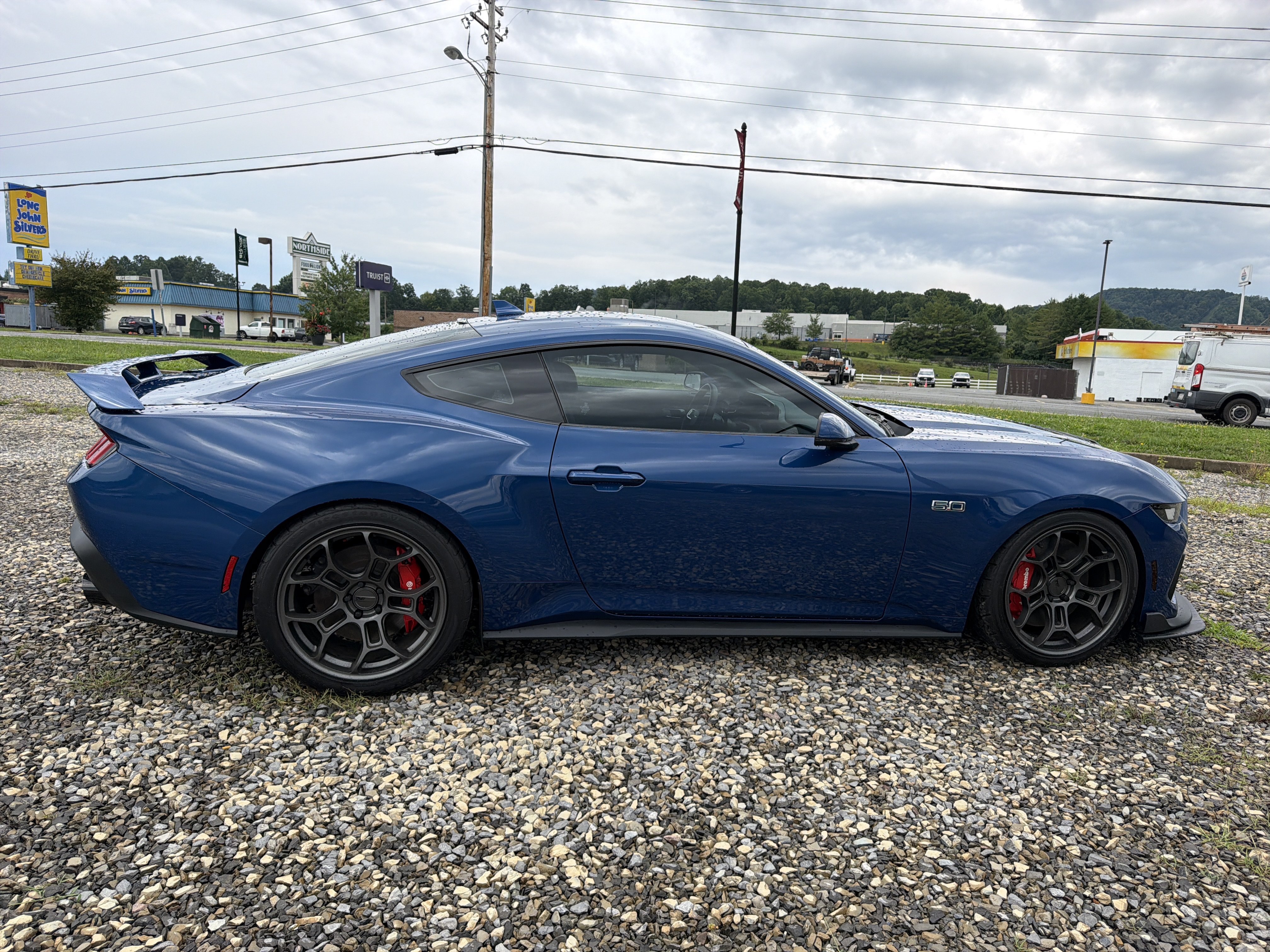 Used 2024 Ford Mustang GT Premium RWD image 3
