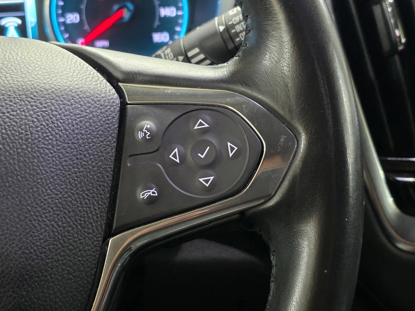 Used 2018 Chevrolet Traverse LT FWD image 33