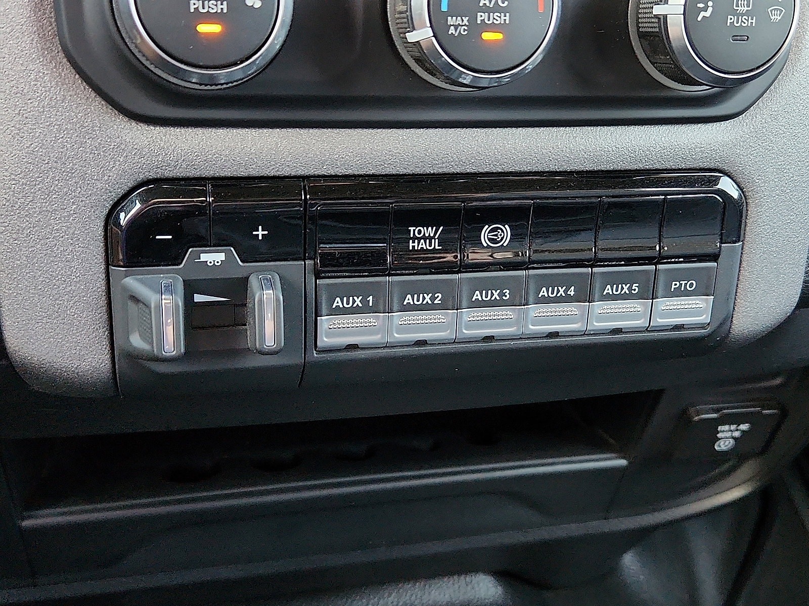 Used 2021 RAM 5500 Tradesman w/ Chrome Appearance Group image 15