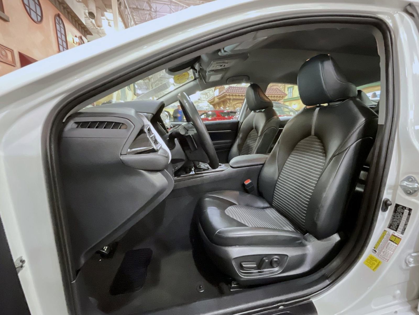 Used 2024 Toyota Camry SE image 10