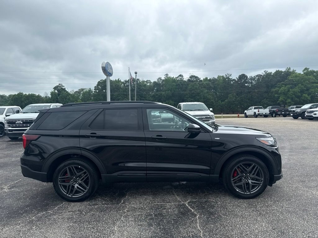 Used 2025 Ford Explorer ST-Line w/ ST-Line Street Pack AWD/4WD image 25