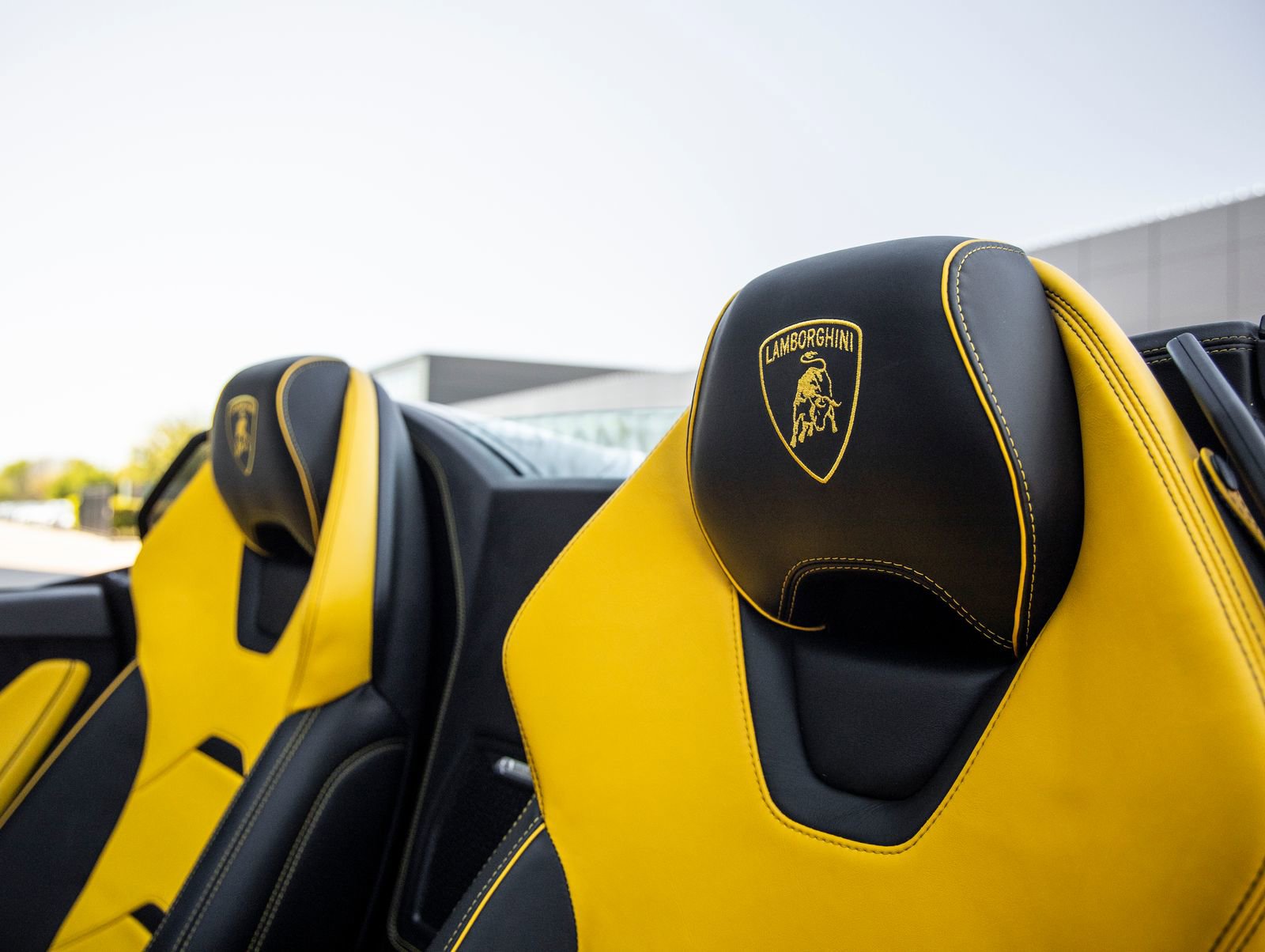 Used 2020 Lamborghini Huracan EVO image 34