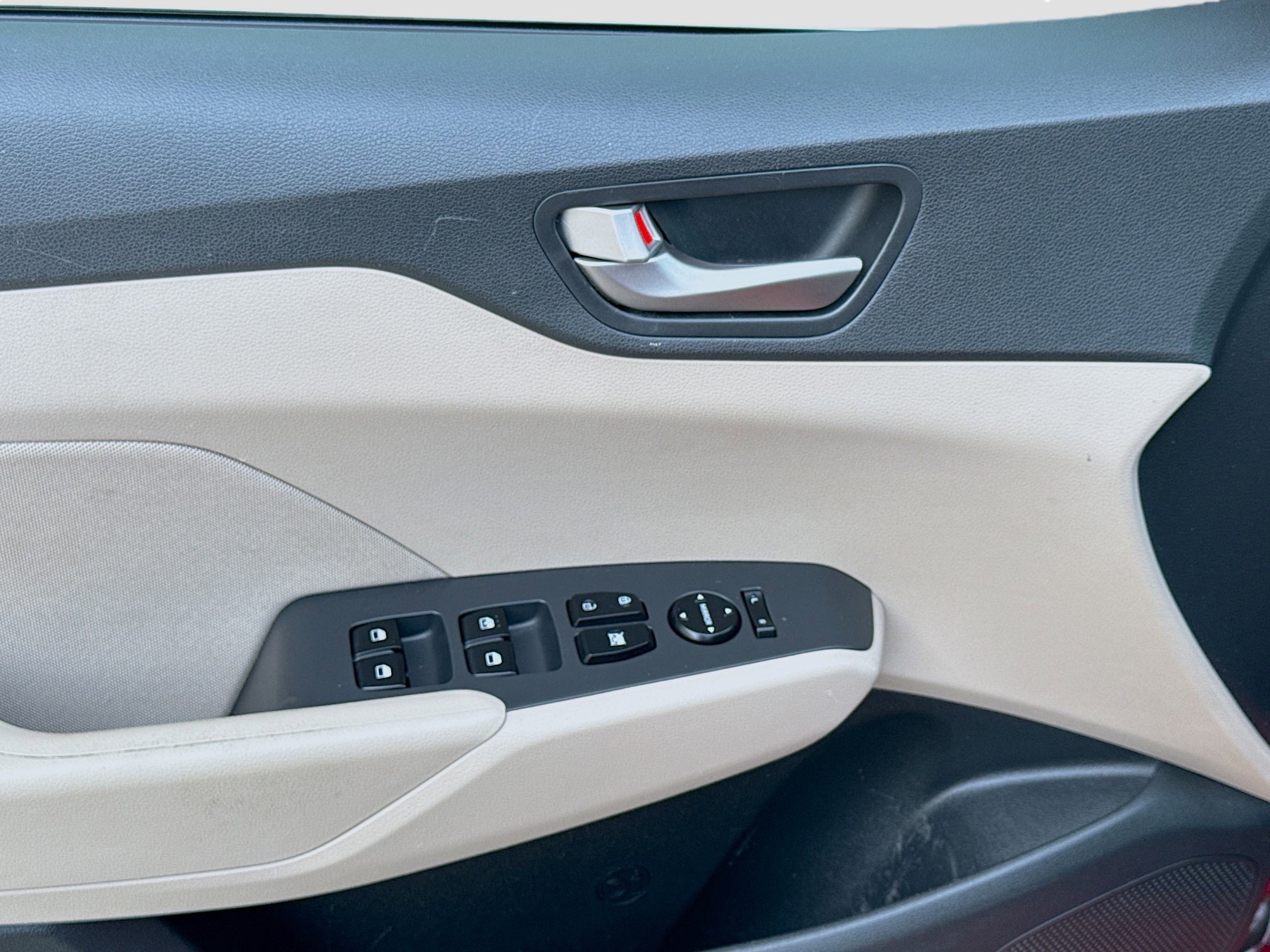 Used 2022 Hyundai Accent SEL image 11