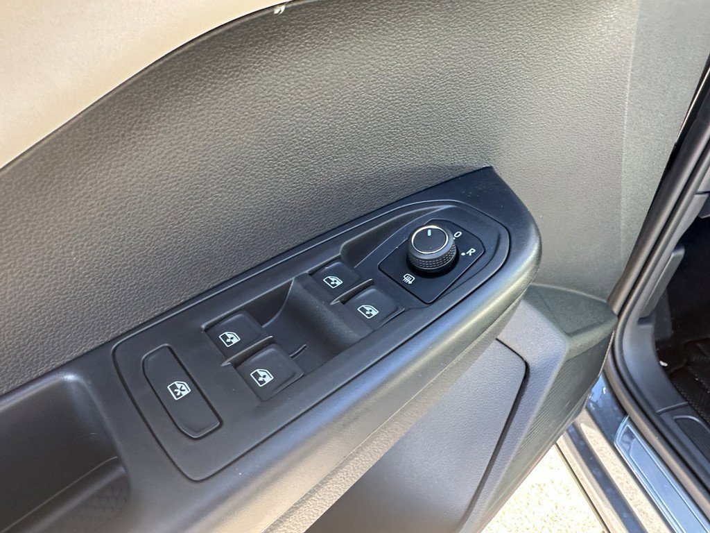 New 2025 Volkswagen Taos SE image 19