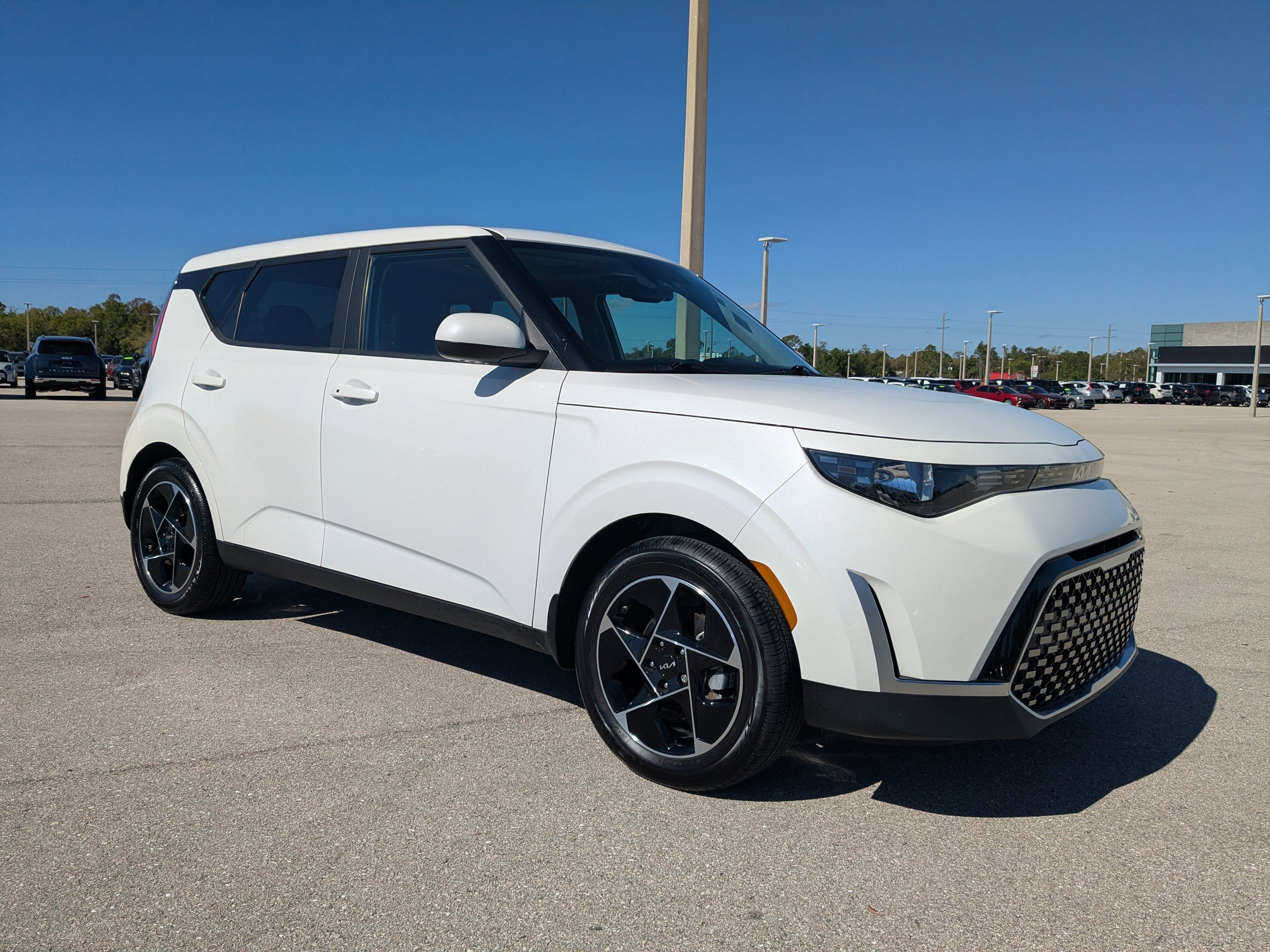 Used 2024 Kia Soul EX image 2