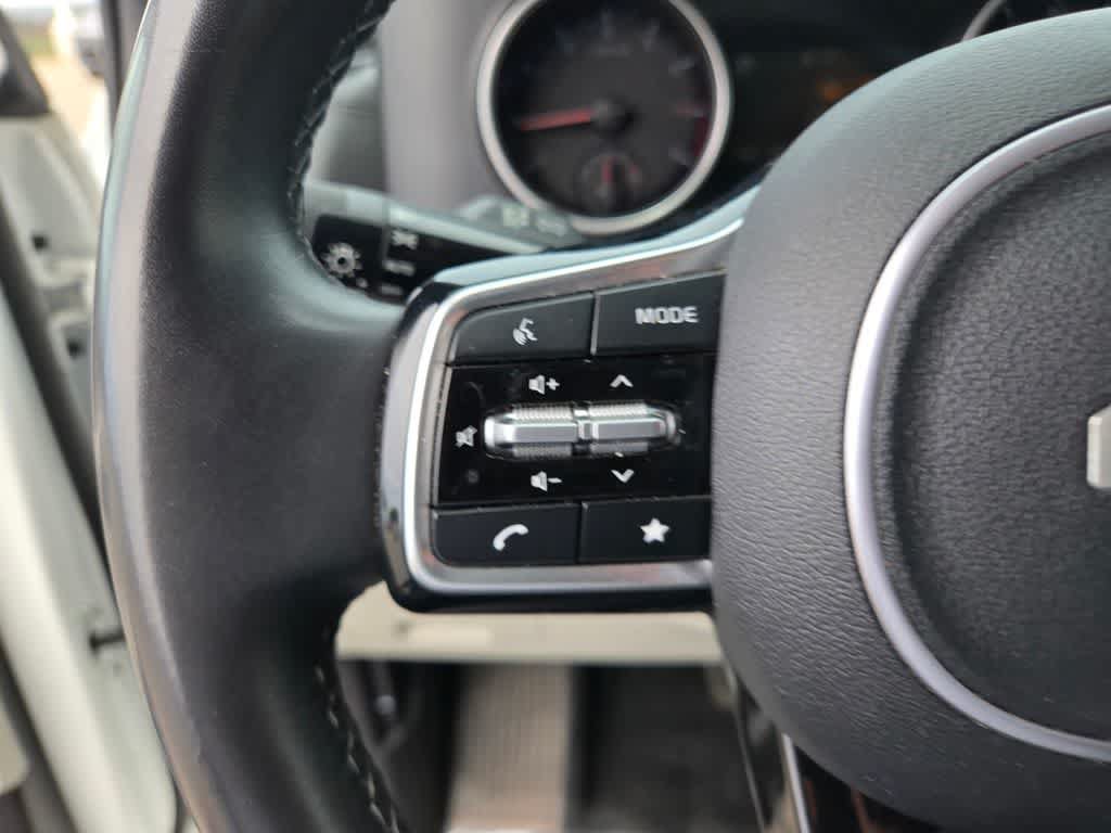 Used 2024 Kia Carnival LX FWD image 21