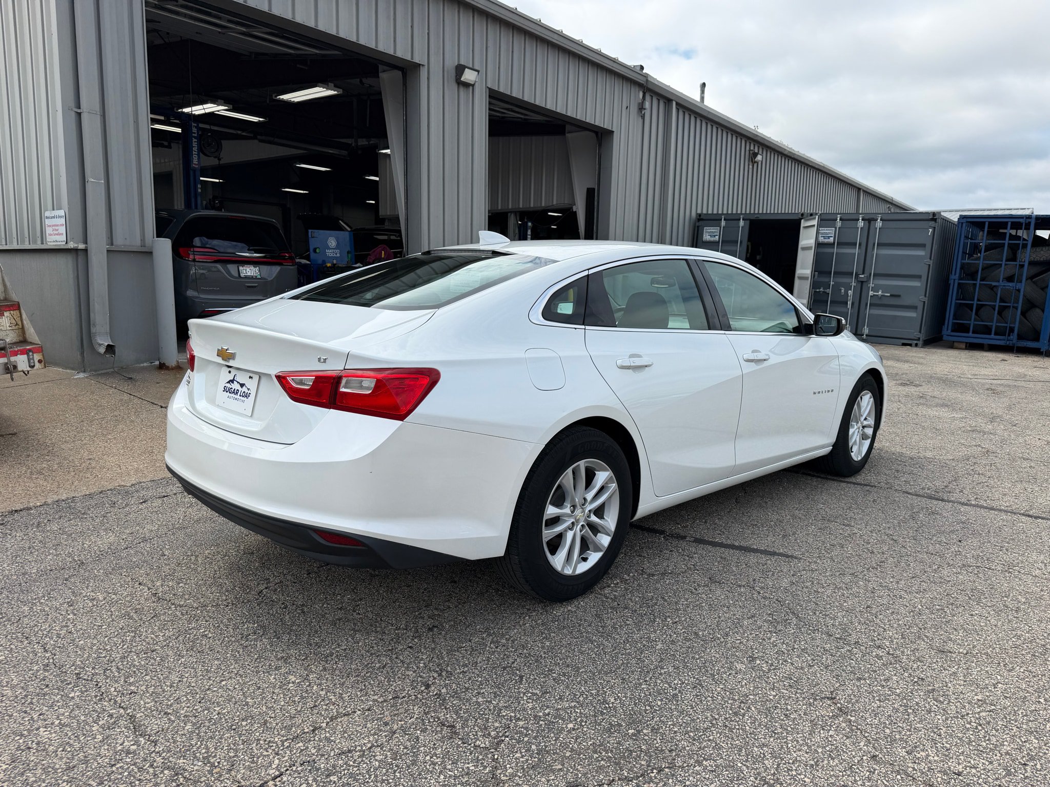 Used 2016 Chevrolet Malibu LT FWD image 4