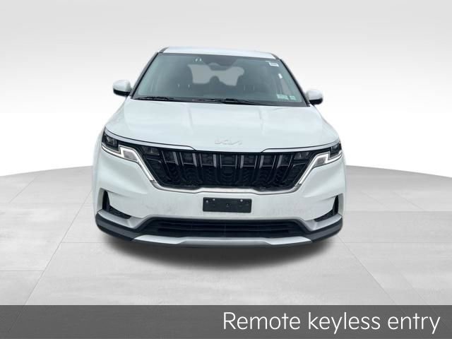 Used 2024 Kia Carnival LX FWD image 3