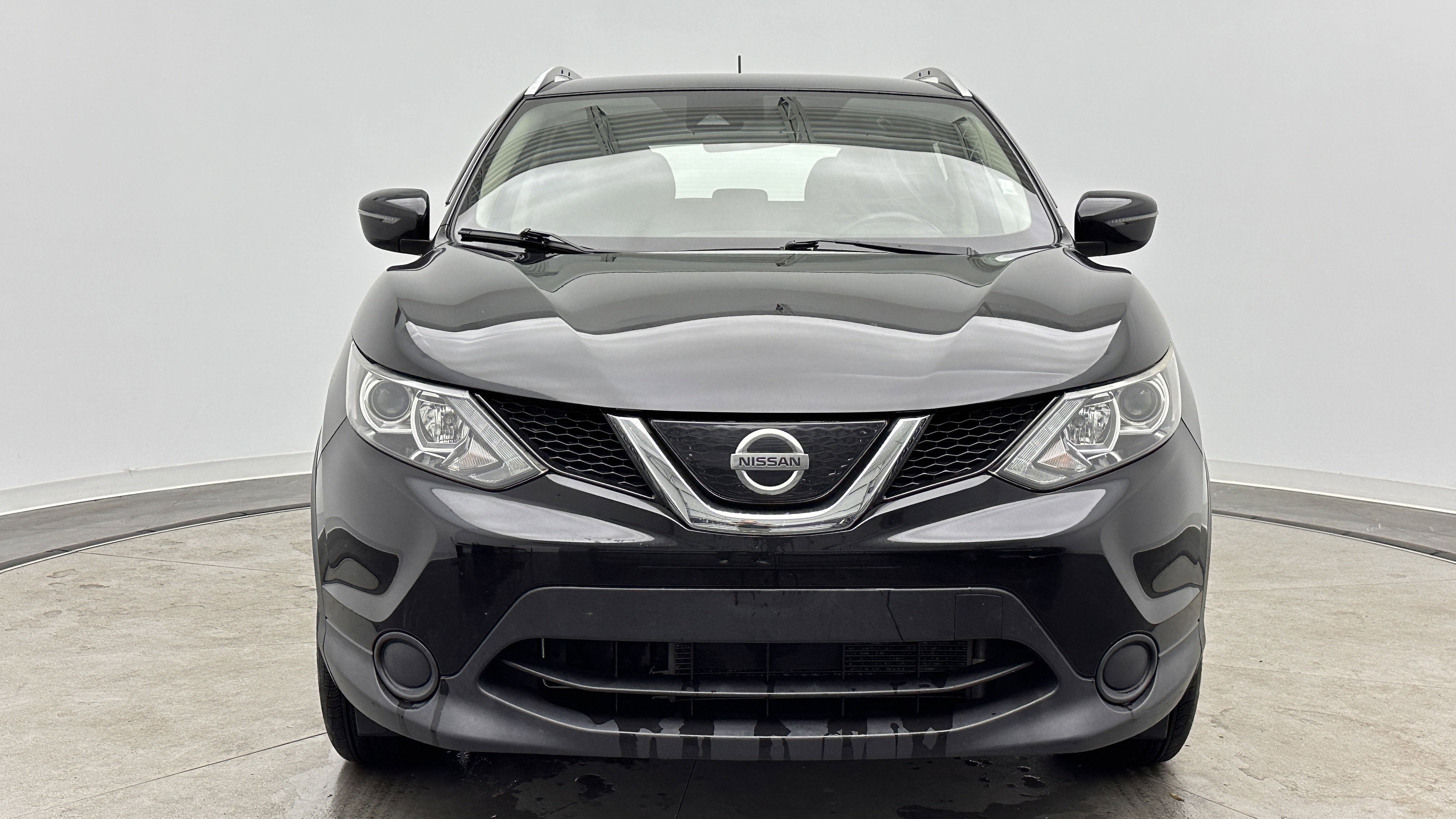 Used 2019 Nissan Rogue Sport SV FWD image 2