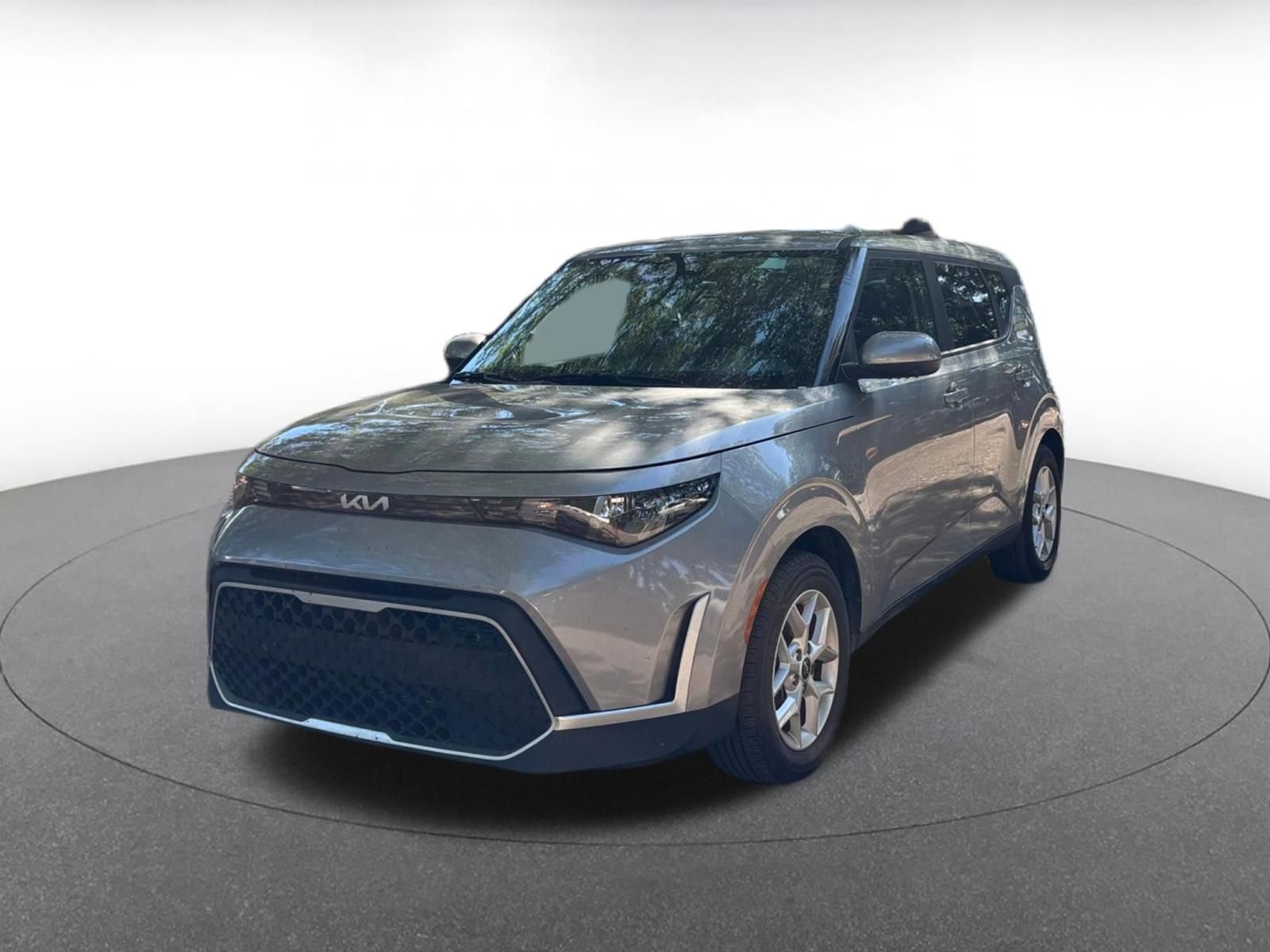Used 2025 Kia Soul LX w/ LX Technology Package FWD image 3