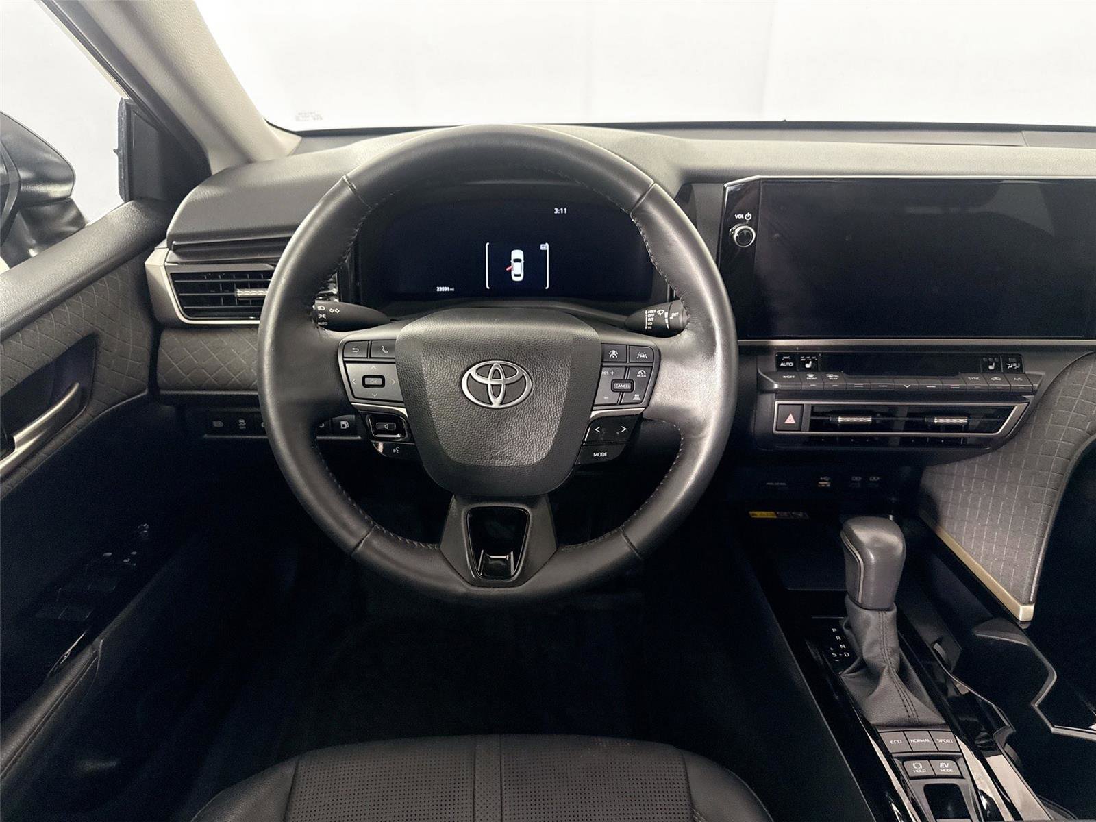 Used 2025 Toyota Camry XLE image 35