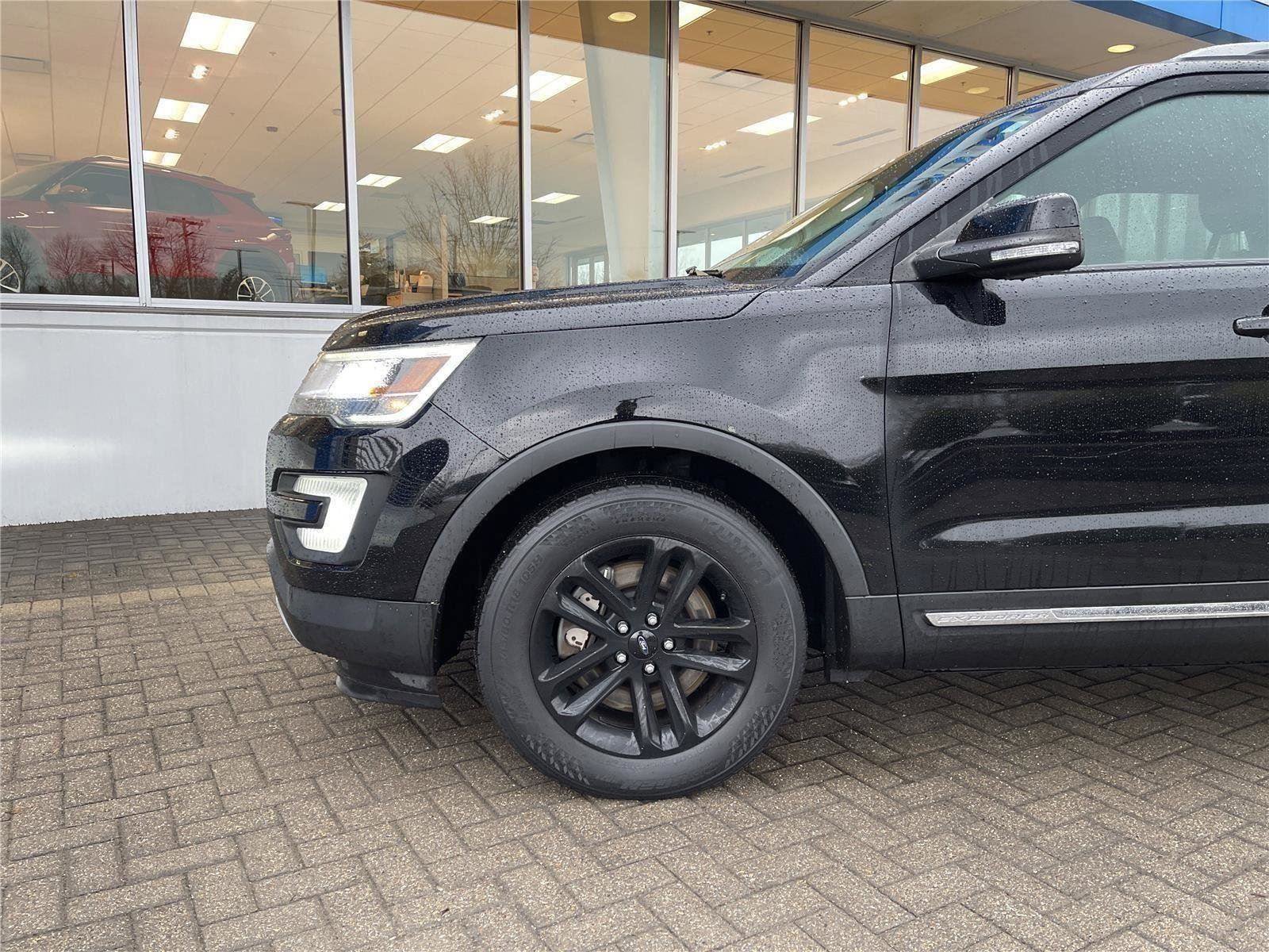 Used 2017 Ford Explorer XLT image 9