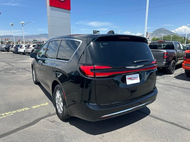 Used 2026 Chrysler Pacifica Select FWD image 9