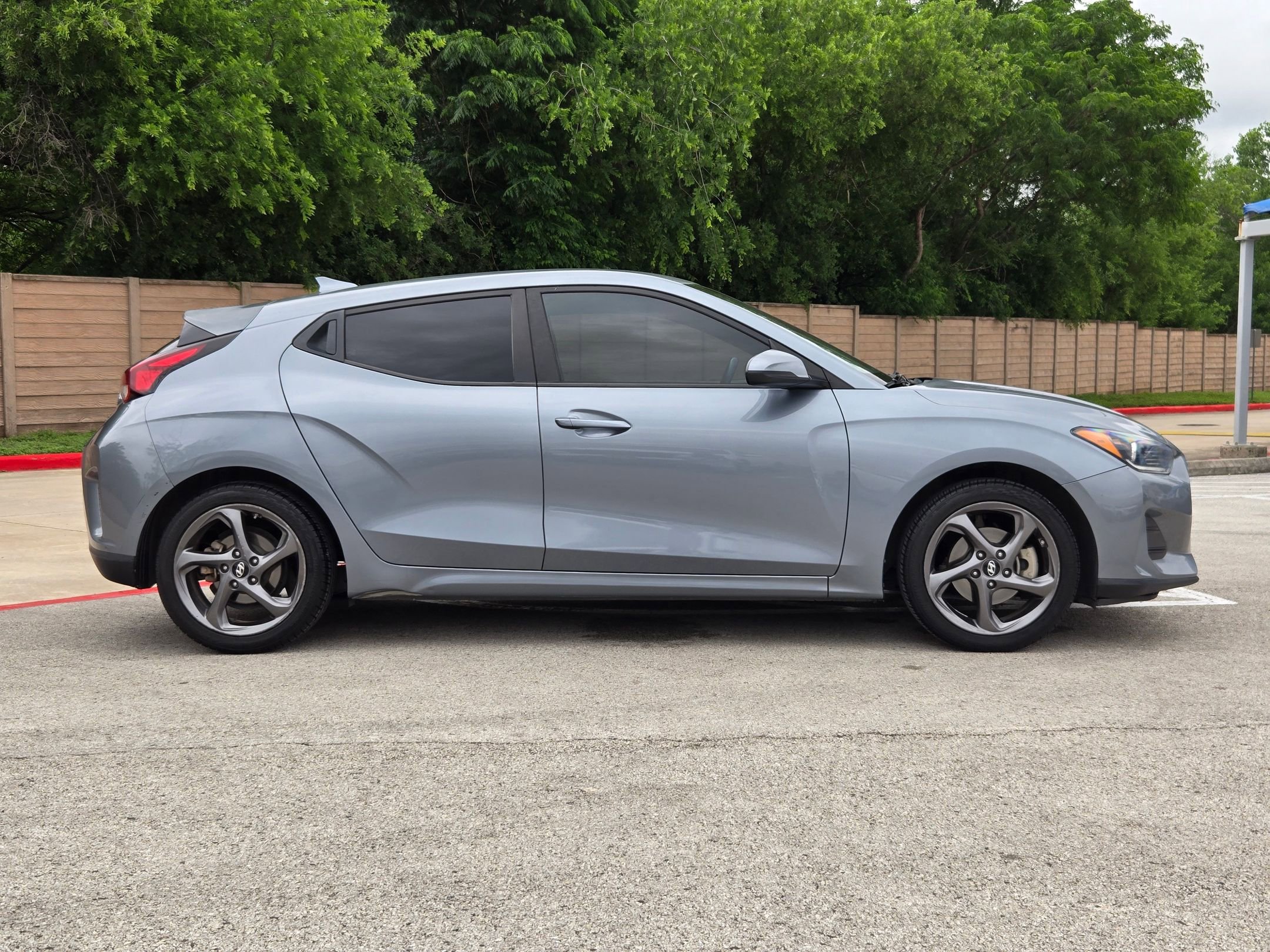 Used 2019 Hyundai Veloster 2.0 FWD image 2