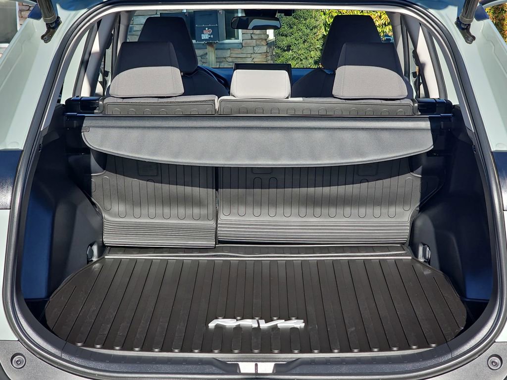 Used 2021 Toyota RAV4 XLE image 12