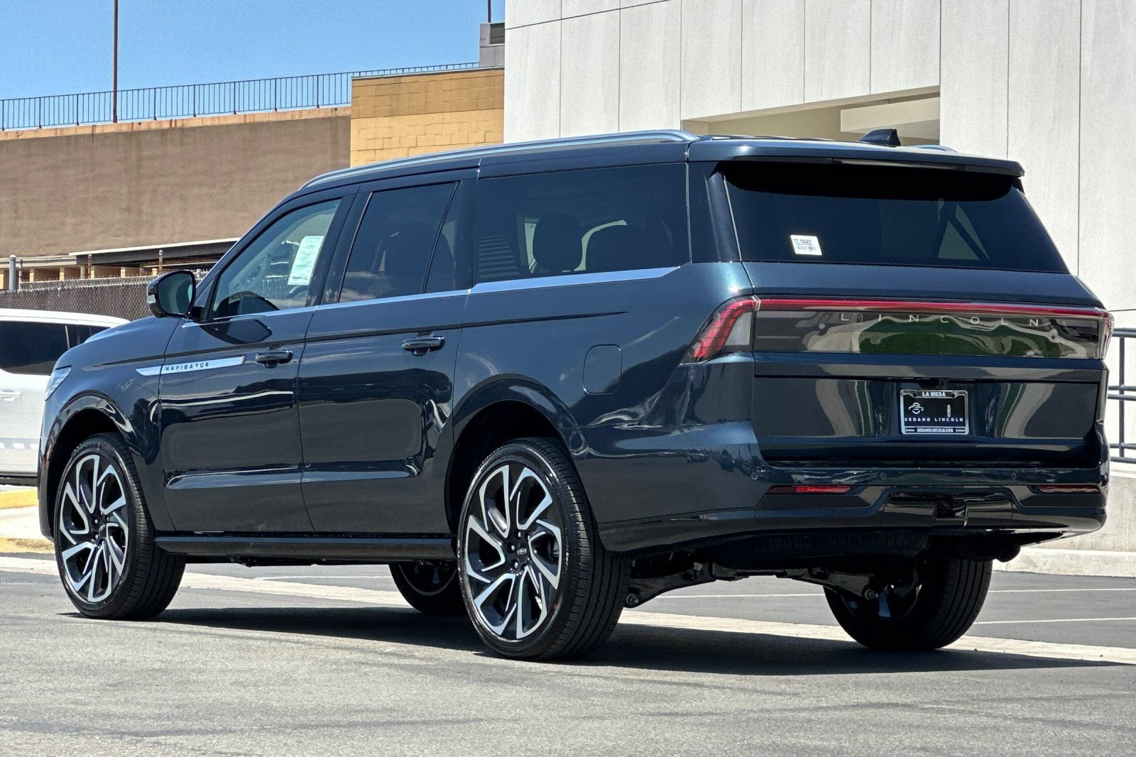 New 2026 Lincoln Navigator L Reserve AWD/4WD image 5