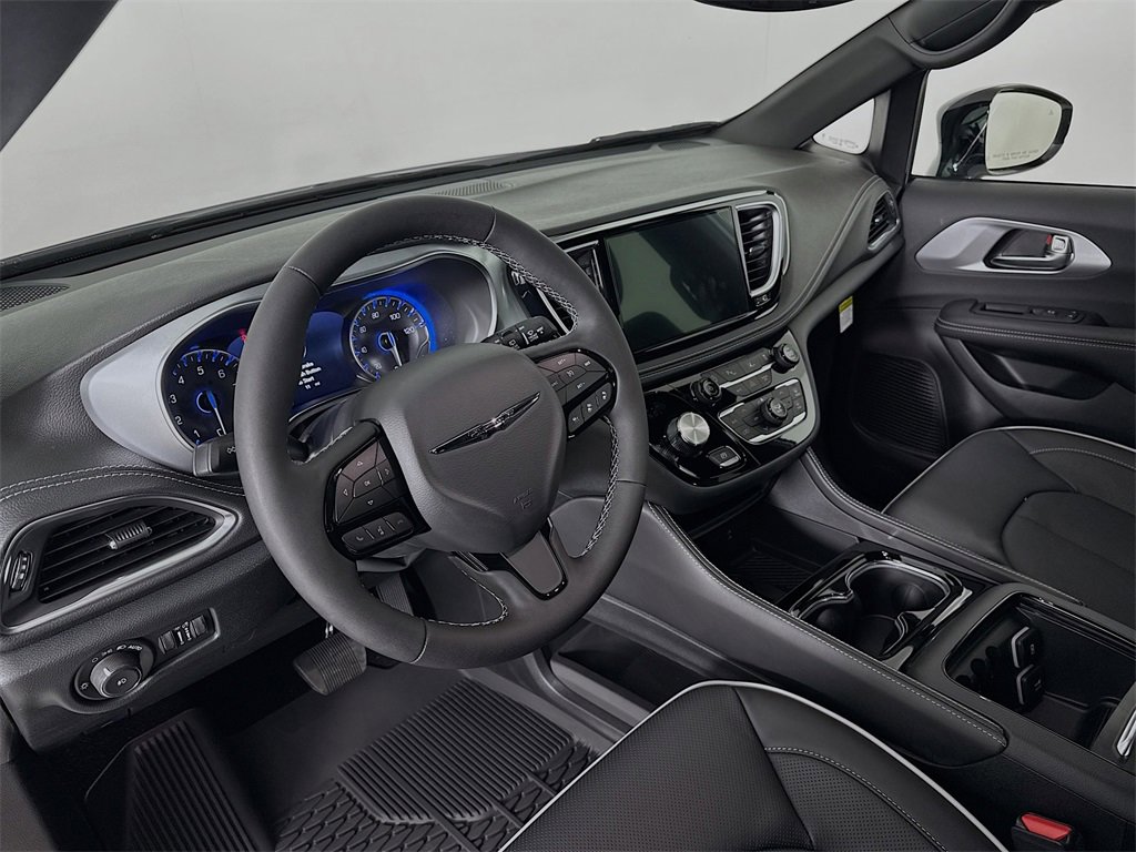 New 2026 Chrysler Pacifica Limited image 9