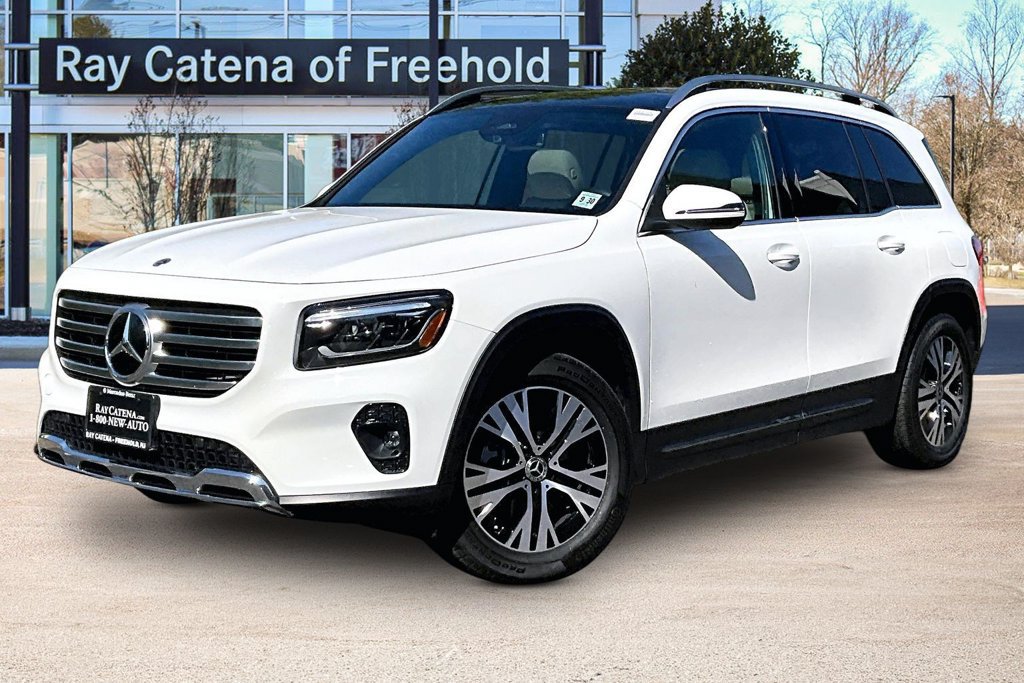 Used 2026 Mercedes-Benz GLB 250 4MATIC image 1