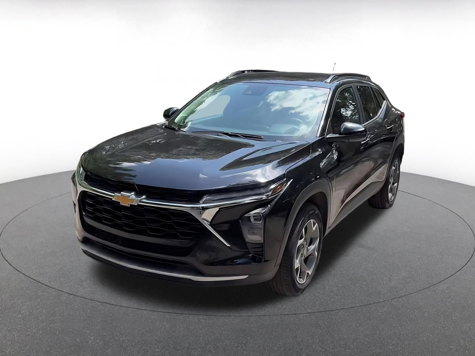 Used 2025 Chevrolet Trax LT FWD image 7