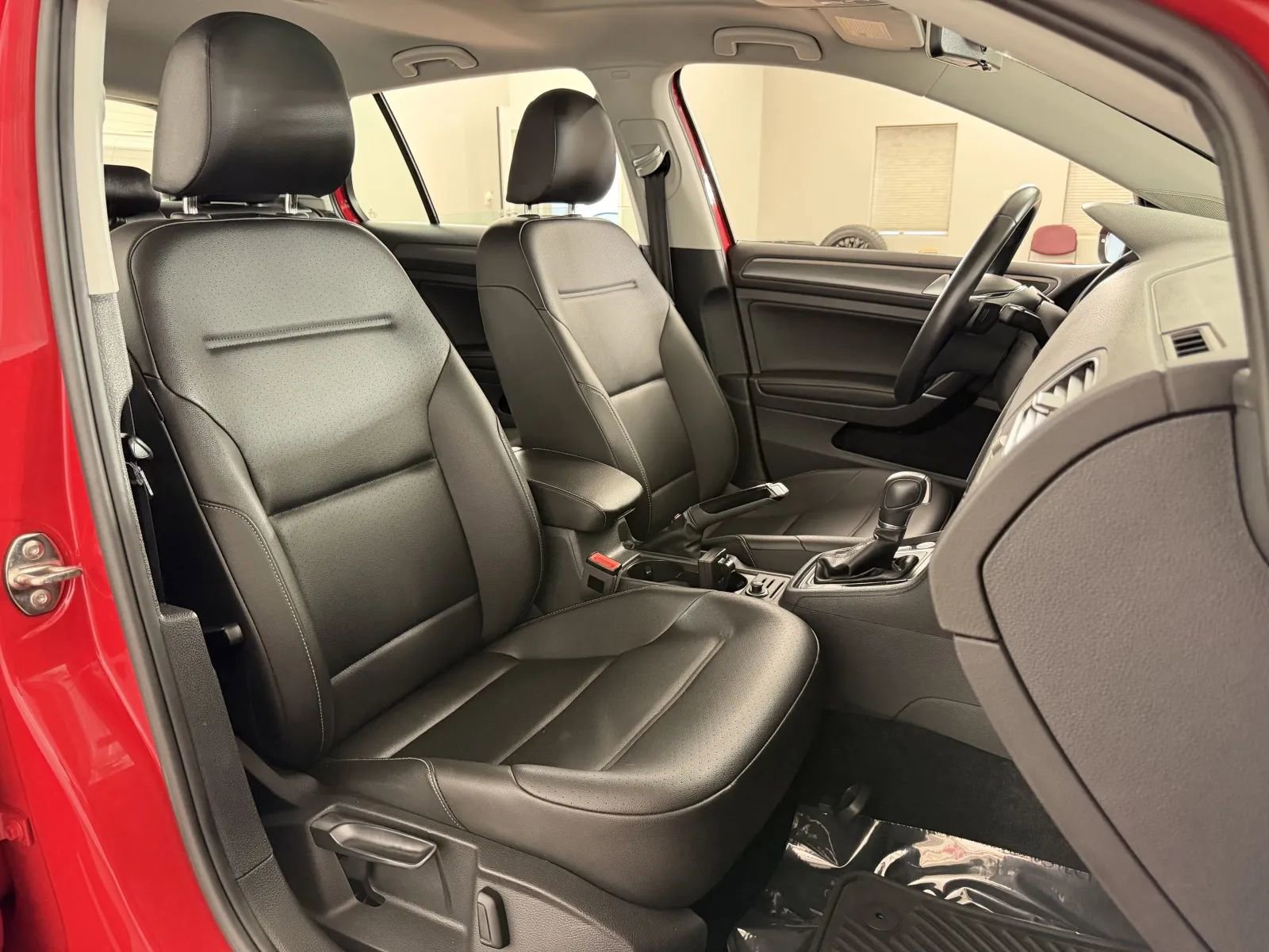 Used 2018 Volkswagen Golf SE FWD image 35