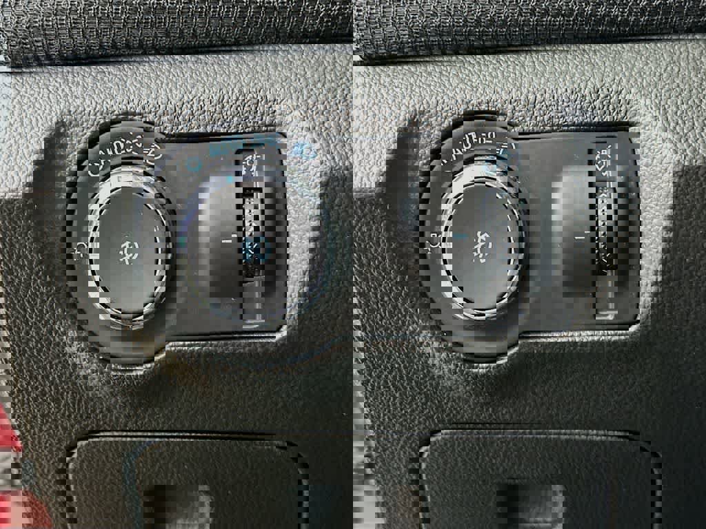 Used 2015 Chevrolet Cruze LT image 26