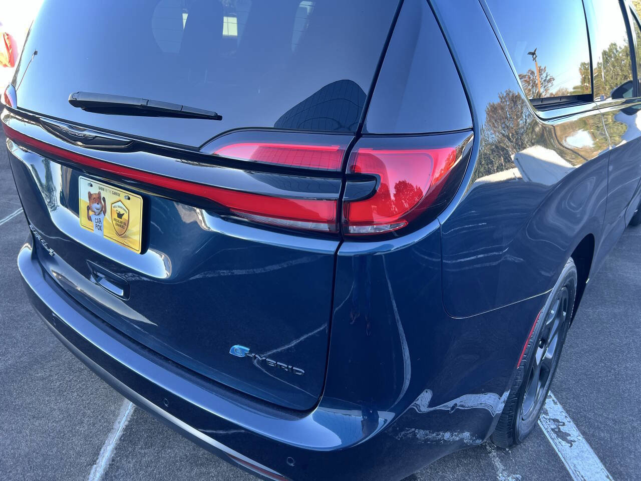 Used 2023 Chrysler Pacifica Touring-L w/ S Appearance Package image 16