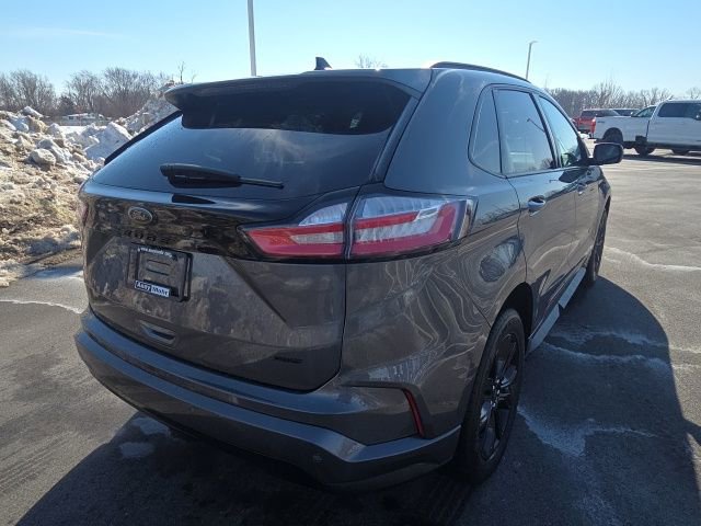 Certified 2022 Ford Edge SE w/ Black Appearance Package image 4