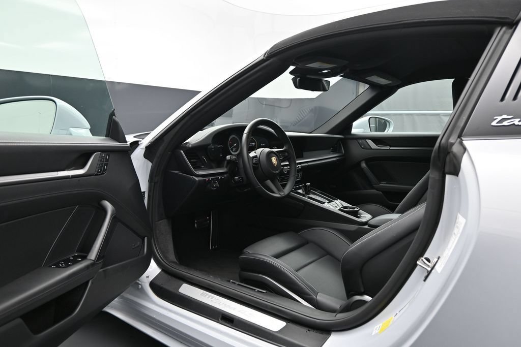 Certified 2024 Porsche 911 Targa 4S w/ Premium Package AWD/4WD image 4