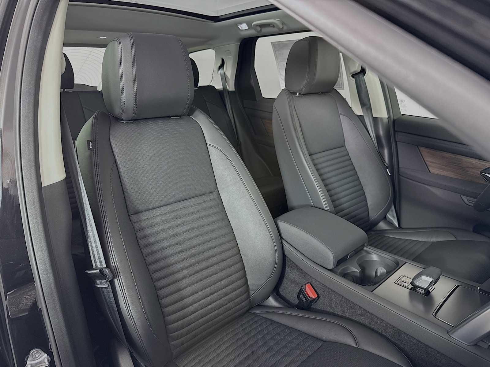 New 2025 Land Rover Discovery Sport S image 27