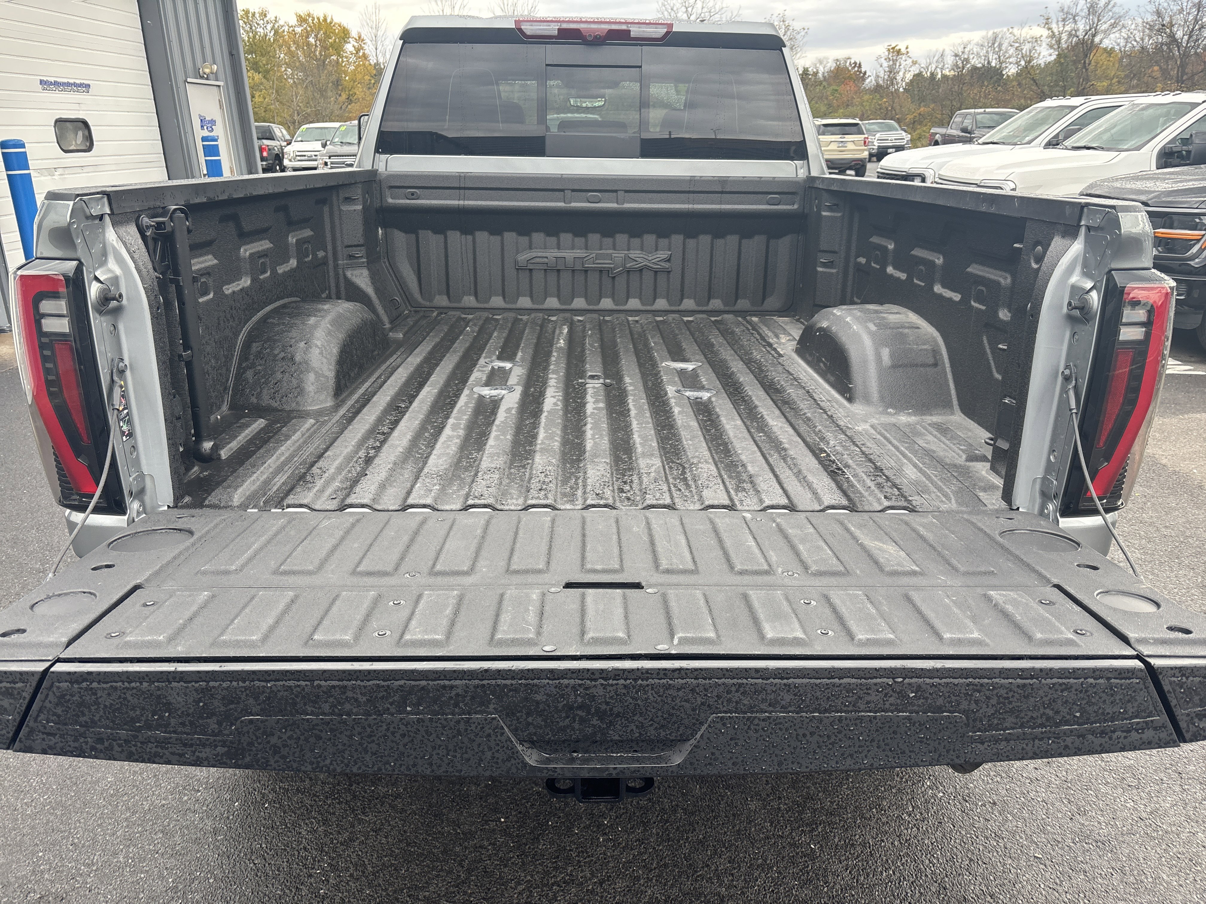 Used 2024 GMC Sierra 2500 AT4X image 5