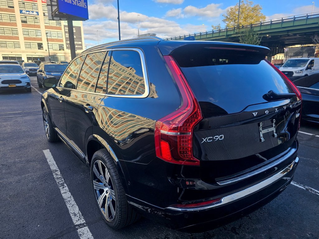 Certified 2025 Volvo XC90 T8 Plus w/ Protection Package Premier AWD/4WD image 2