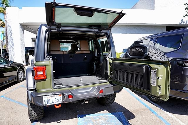 Used 2022 Jeep Wrangler Unlimited Rubicon w/ LED Lighting Group AWD/4WD image 16