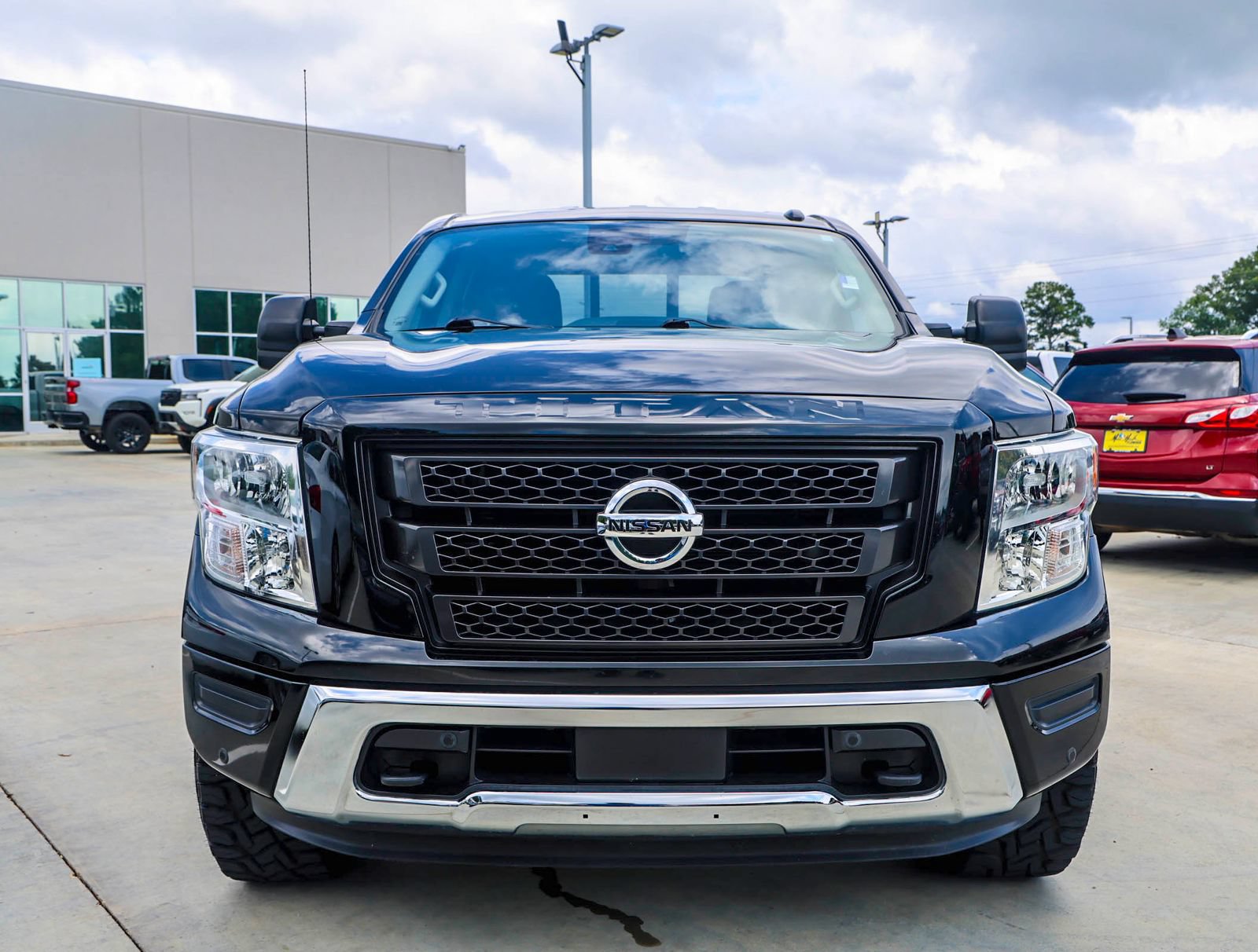 Used 2021 Nissan Titan SV w/ SV Convenience Package AWD/4WD image 3