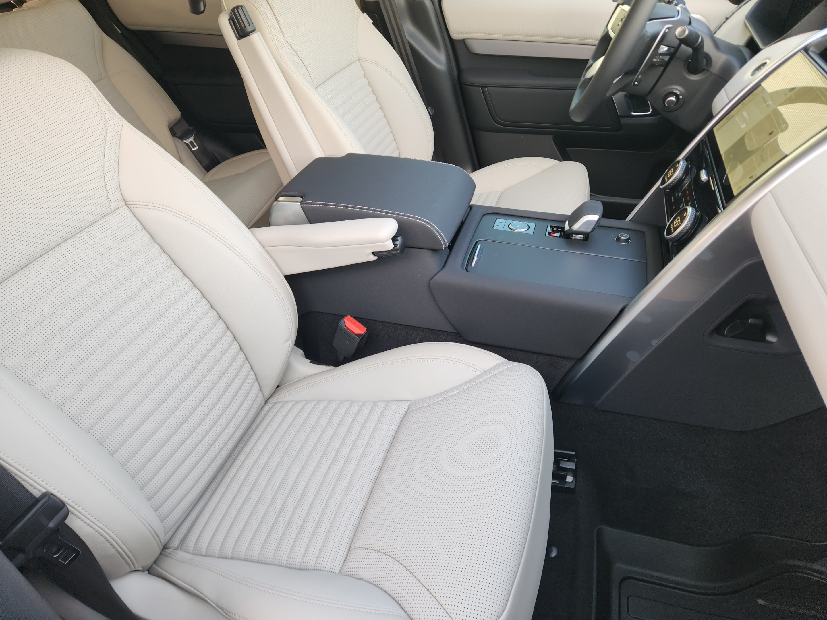 New 2026 Land Rover Discovery Dynamic SE AWD/4WD image 9