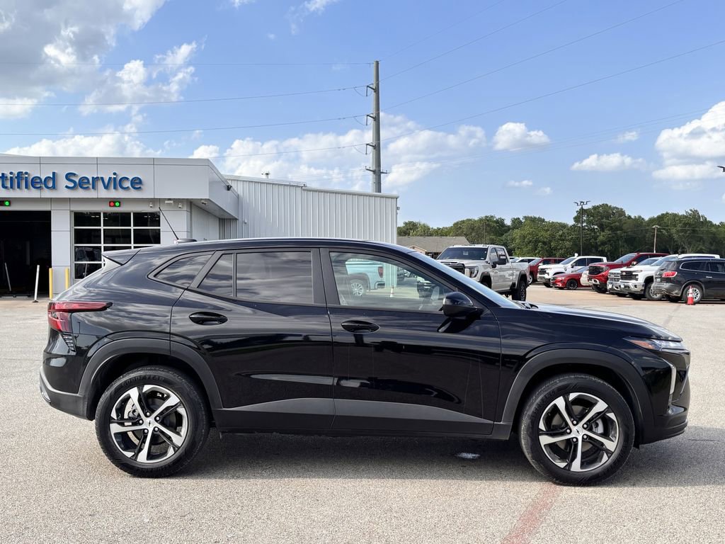 New 2026 Chevrolet Trax RS FWD image 3
