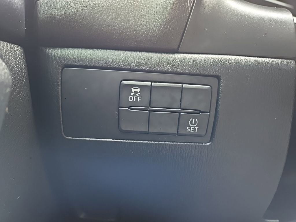 Used 2018 MAZDA MAZDA3 Touring image 19