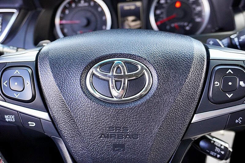 Used 2015 Toyota Camry SE image 32