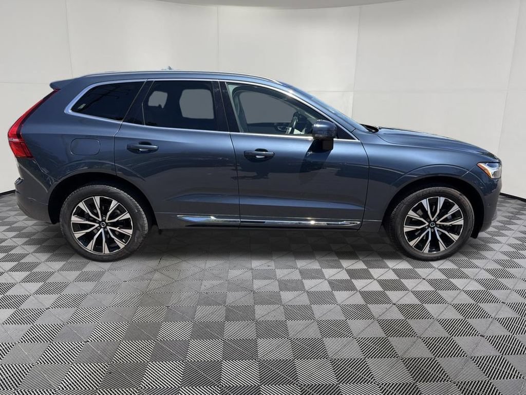 Used 2023 Volvo XC60 B5 Plus AWD/4WD image 10
