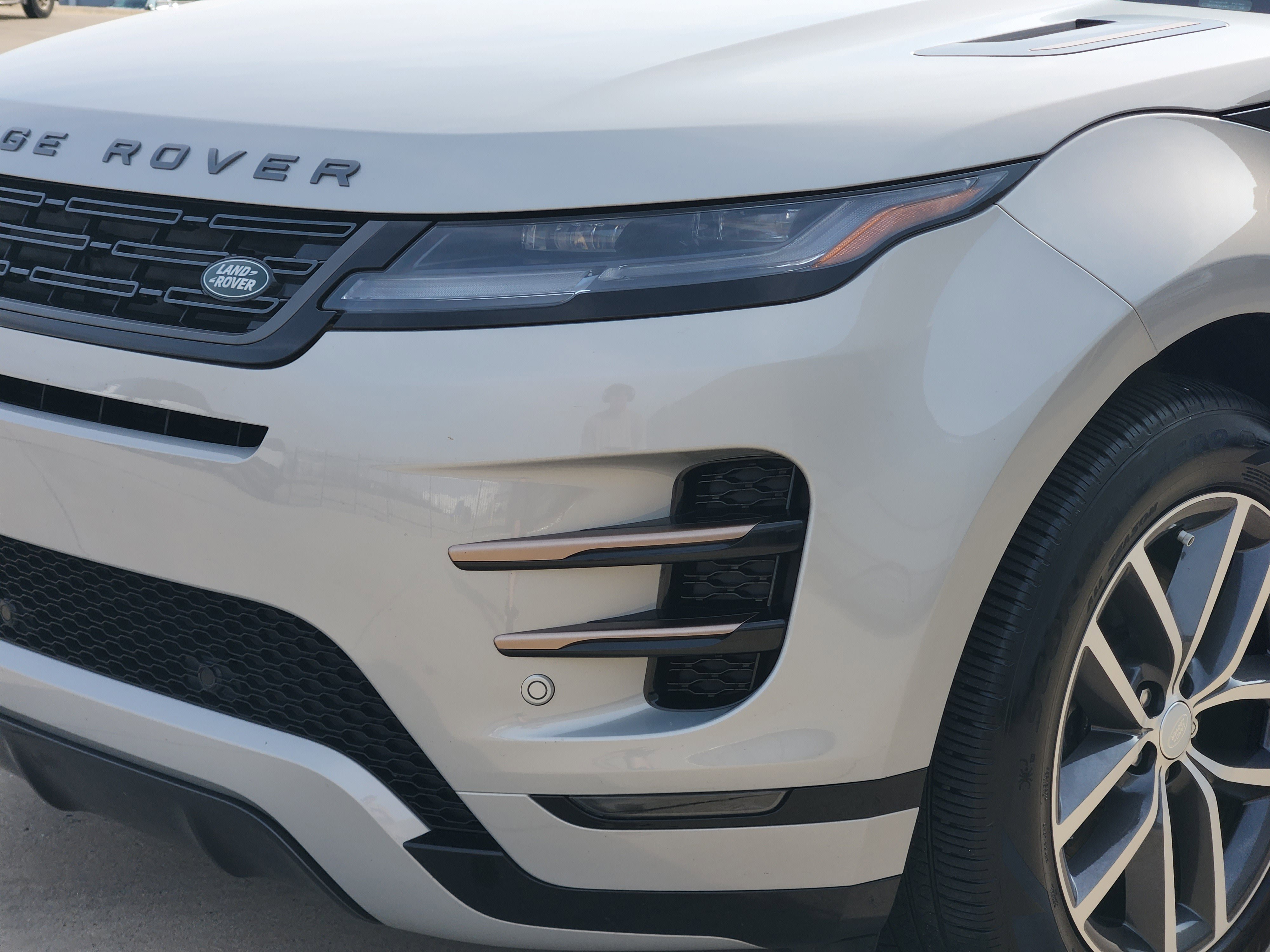 Used 2025 Land Rover Range Rover Evoque Dynamic SE image 9