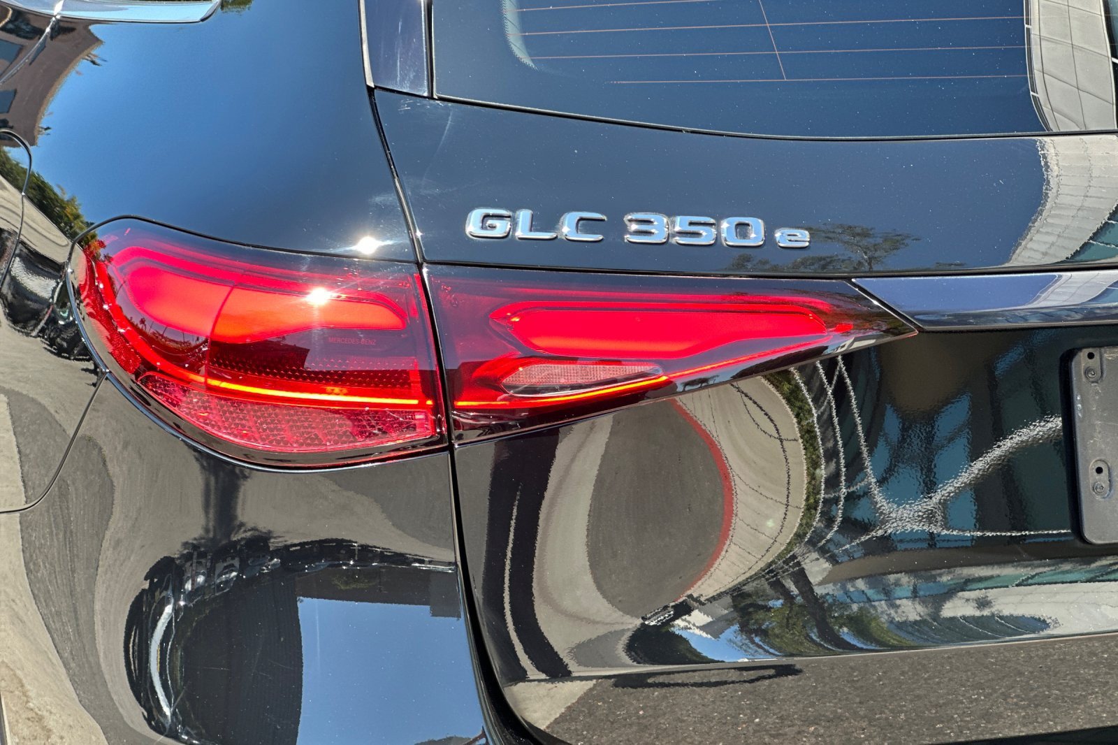 Used 2025 Mercedes-Benz GLC 350e 4MATIC image 27