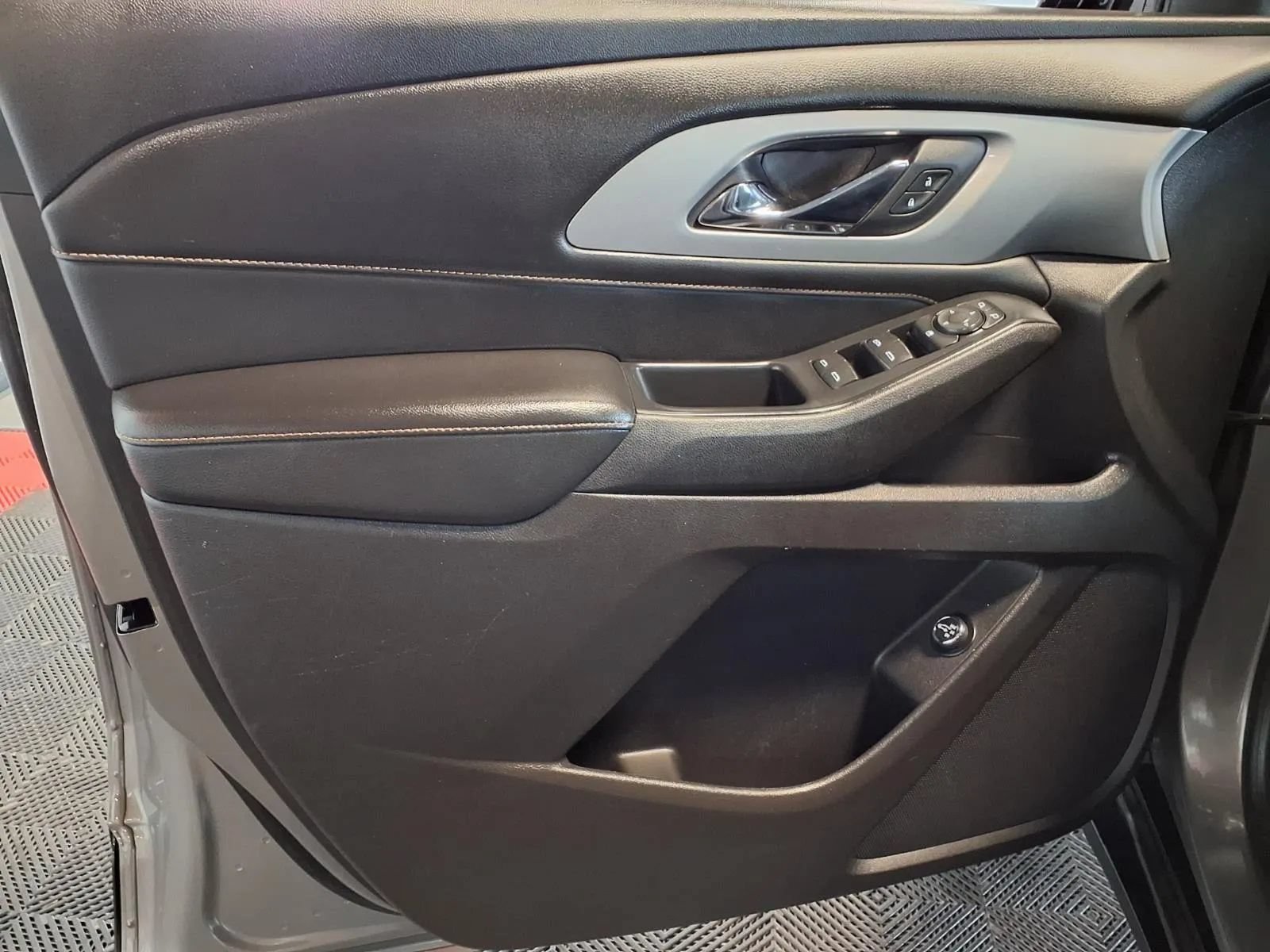 Used 2018 Chevrolet Traverse LT AWD/4WD image 19