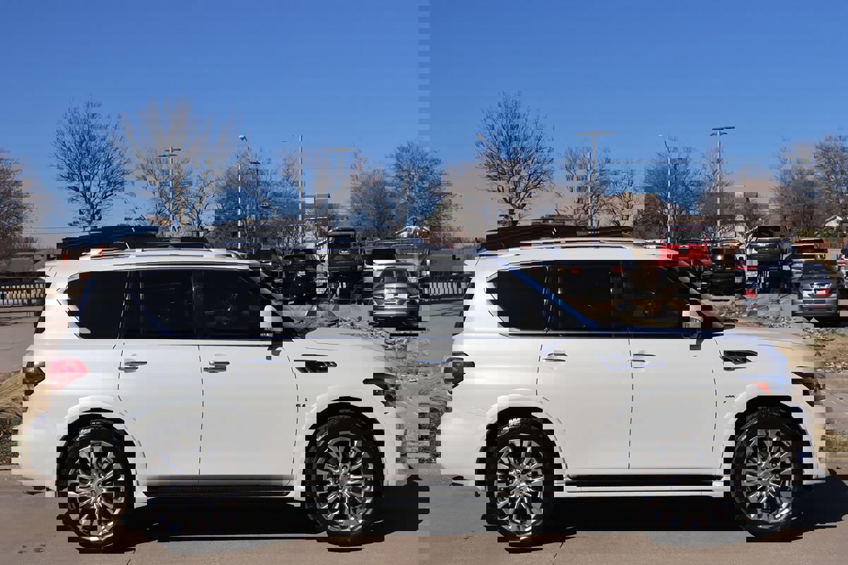 Used 2016 INFINITI QX80 Luxe w/ 22" Wheel Package image 7